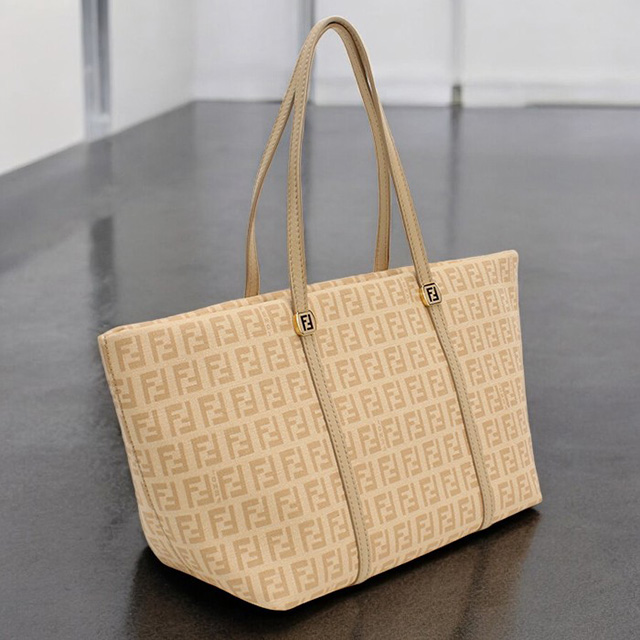 【非売品】FENDIオリジナルトートバッグ•ノートset FENDI（トートバッグ）のフリマアイテム一覧