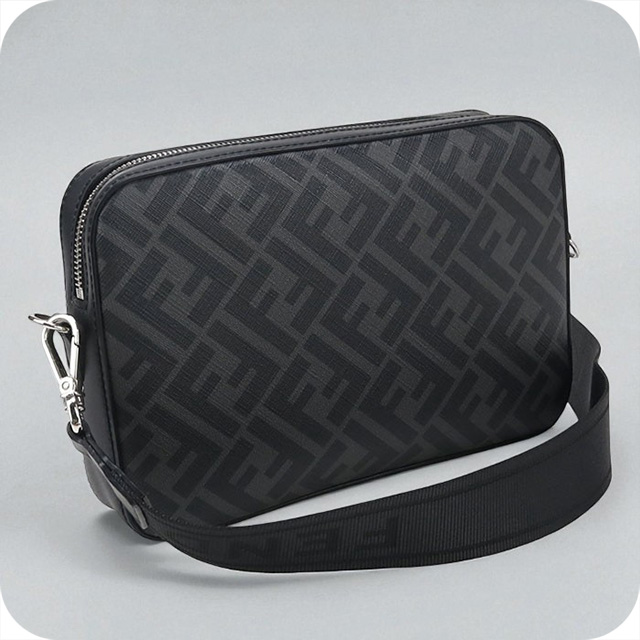 FENDI（フェンディ） 中古 斜め掛け ショルダーバッグ メンズ ブランド