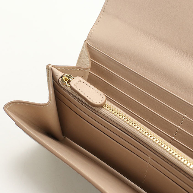 Ferragamo 24cmベージュ ガンチーニ新品 珍品美品 FERRAGAMO（フェラガモ） 中古 長財布二折 レディース ブランド