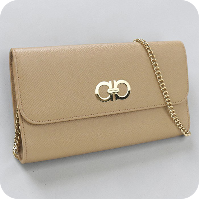 Ferragamo フェラガモ/ヴァラパテントチェーンレザーショルダー/AQ-21 7719/Bランク/89【中古】 楽天市場】ferragamo ヴァラチェーンの通販