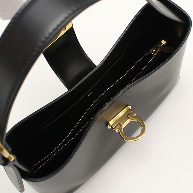 FERRAGAMO（フェラガモ） 中古 ショルダーバッグ レディース ブランド