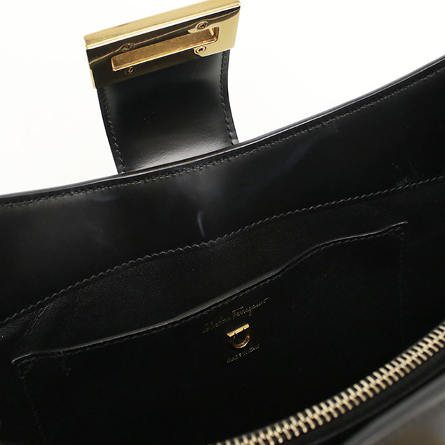 FERRAGAMO（フェラガモ） 中古 ショルダーバッグ レディース ブランド