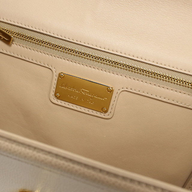 FERRAGAMO（フェラガモ） 中古 ショルダーバッグ レディース ブランド