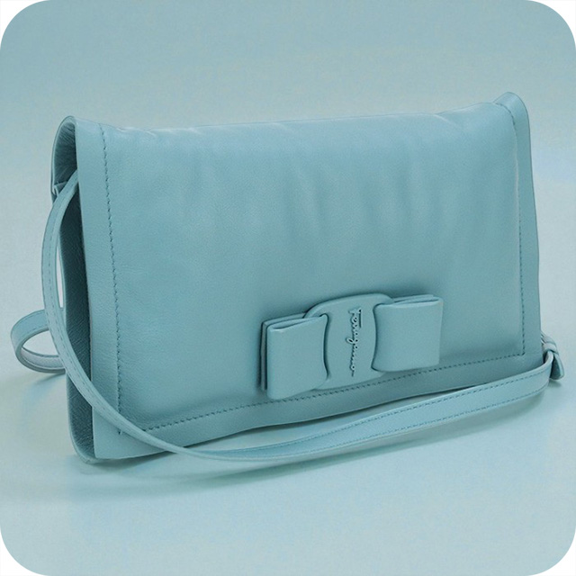 サルヴァトーレフェラガモ ヴァラリボン 斜め掛け ショルダーバッグ L21-5678 ブラウン サテン レディース Salvatore Ferragamo 【中古】 FERRAGAMO（フェラガモ） 中古 斜め掛け ショルダーバッグ レディース