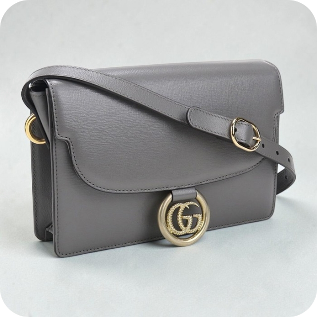 GUCCI グレー レザー ショルダーバッグ GUCCI（グッチ） 中古 斜め掛け ショルダーバッグ レディース ブランド