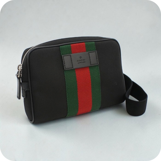 最終値下げGUCCI ブラック ボディバッグ GGパターン　中古　美品 GUCCI（グッチ） 中古 ボディバッグ メンズ ブランド シェリー