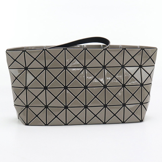 ISSEY MIYAKE シルバー クラッチバッグ ISSEY MIYAKE シルバー クラッチバッグ - メルカリ