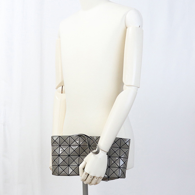 ISSEY MIYAKE 中古 イッセイ ミヤケ クラッチバッグ ユニ