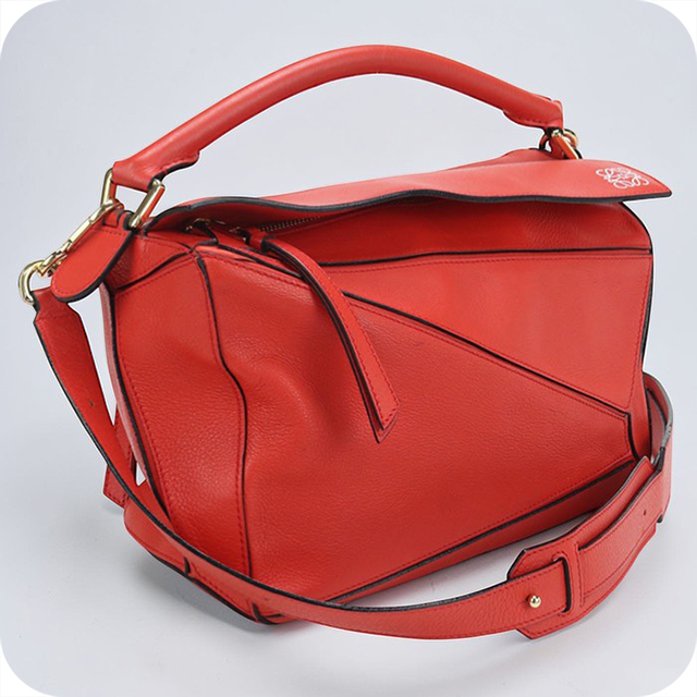 美品　LOEWE(ロエベ)　赤　ハンドバッグ パーティーバッグ LOEWE（ロエベ） 中古 ハンドバッグ レディース ブランド パズルバッグ
