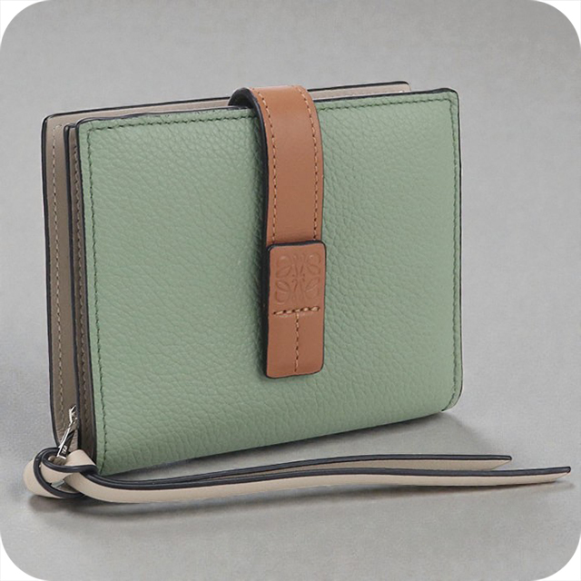LOEWE（ロエベ） 中古 二つ折り財布 レディース ブランド アナグラム