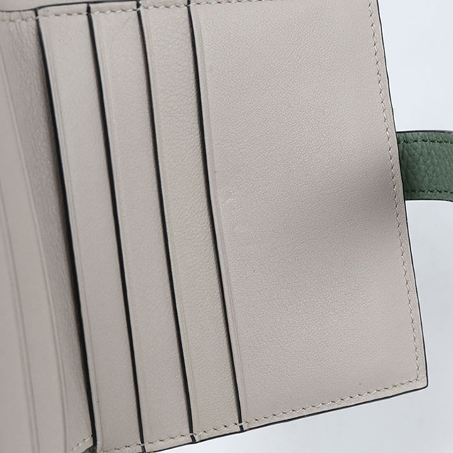 ロエベ LOEWE アナグラム コンパクトジップウォレット 二つ折り財布 財布 レザー レディース グレー系 / グリーン系 0011293990 【中古】 LOEWE（ロエベ） アナグラム コンパクトジップウォレット 二つ折り財布