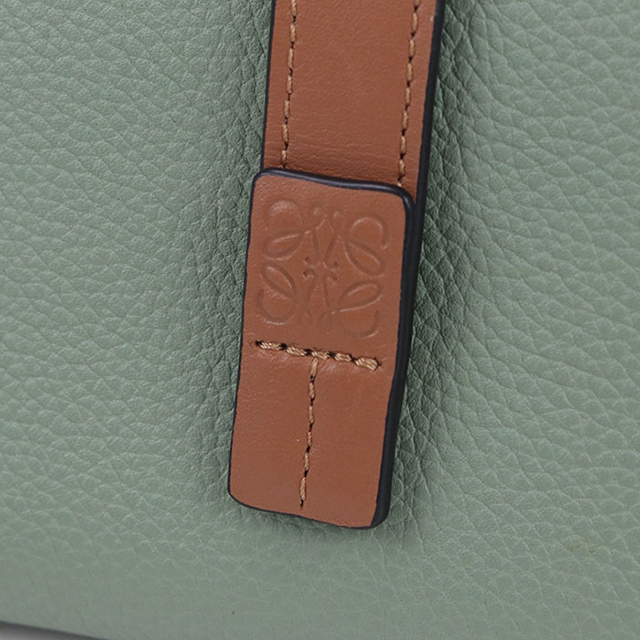 LOEWE（ロエベ） 中古 二つ折り財布 レディース ブランド アナグラム