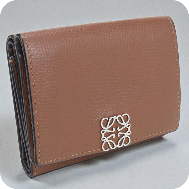 ロエベ 三つ折り 財布 レッド アナグラム 107.55.S26 美品 トライフォールド レザー 中古 LOEWE ロゴ 総柄 ミニ コンパクト ウォレット 小銭入れ有 ミニウォレット 定番 人気 高級感 上品 赤 鮮やか 女性 楽天市場】ロエベ 三つ折り 財布 レッド アナグラム 107.55.S26 f