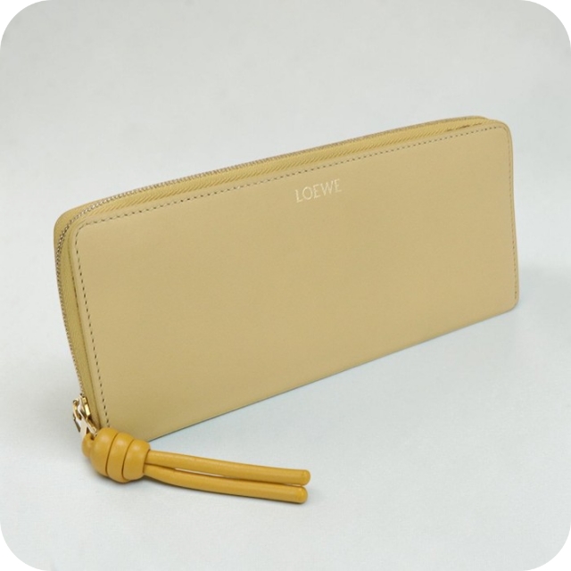 LOEWE ロエベ ロゴ ラウンドファスナー 二つ折り財布 ブラウン 176.79.D05 メンズ【中古】 LOEWE（ロエベ） 中古 長財布 ラウンドファスナー レディース ブランド