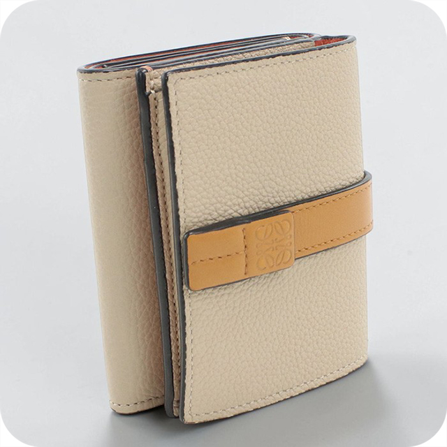 ぴの様　LOEWE　3つ折り財布　トライフォールド　ウォレット　ベージュ　ロエベ LOEWE（ロエベ） 中古 三つ折り財布 三折財布 レディース ブランド