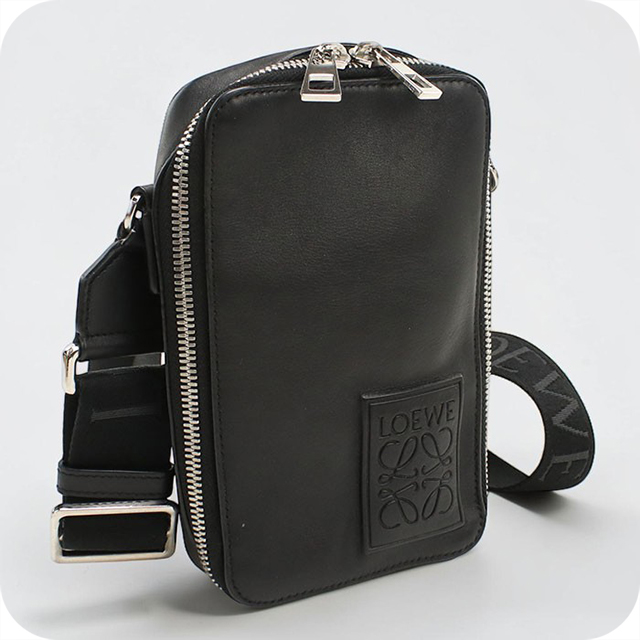 極美品 ロエベ アナグラム ショルダー メッセンジャーバッグ クロスボディ LOEWE（ロエベ） 中古 斜め掛け ショルダーバッグ メンズ ブランド
