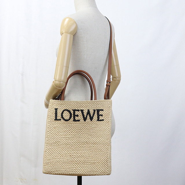 新品！　LOEWE ベージュ かごバッグ LOEWE かごバッグ ベージュ 付属品あり