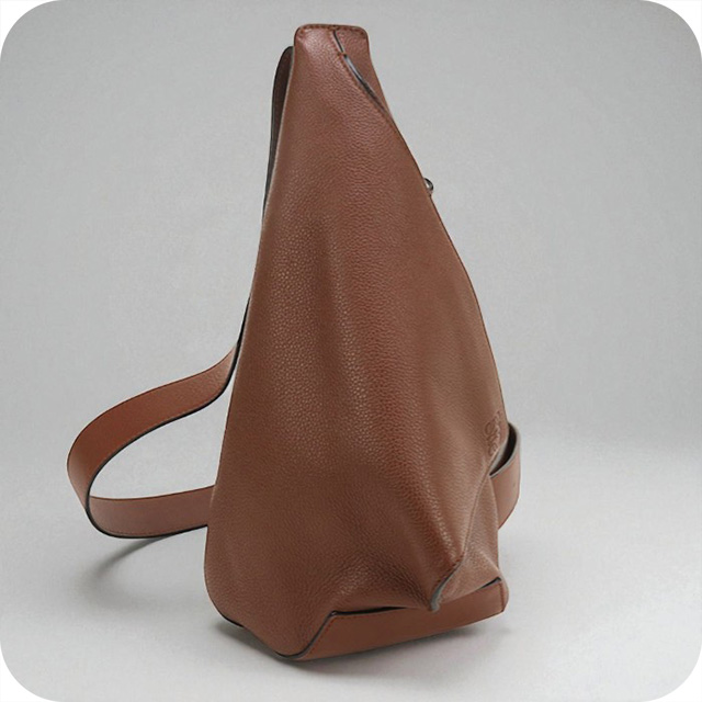 中古良品LOEWE ロエベ ボディバッグ B511A09X06 ボディバッグ アントン スリング ユニセックス ブラウン LOEWE（ロエベ） 中古 ボディバッグ ユニセックス ブランド アントン