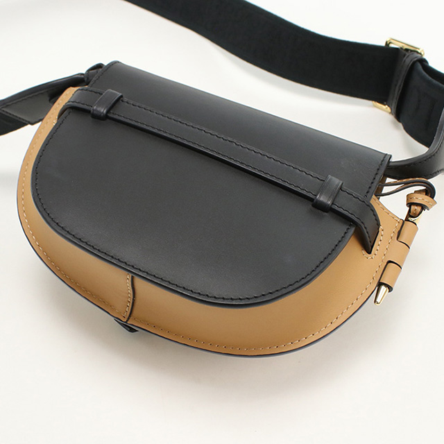 LOEWE（ロエベ） 中古 斜め掛け ショルダーバッグ レディース ブランド