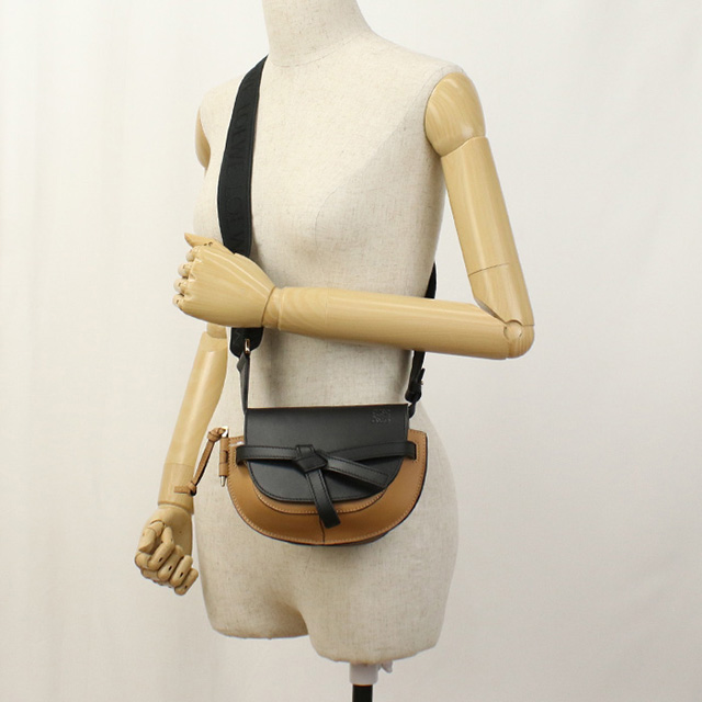 LOEWE（ロエベ） 中古 斜め掛け ショルダーバッグ レディース ブランド