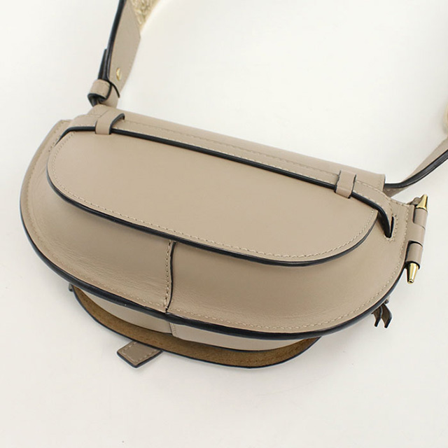 LOEWE ロエベ ショルダーバッグ  ベージュ 【古着】【中古】【送料無料】 LOEWE - LOEWE ロエベ ショルダーバッグ ベージュ 【古着】【中古