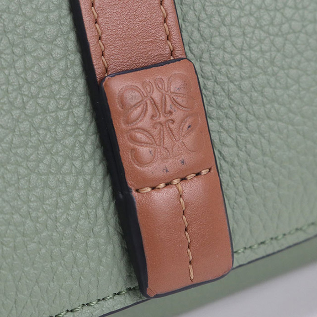 限定値下げ‼️早い者勝ち‼️LOEWEグリーンリピートトライフォールドウォレット 中古・古着通販】LOEWE (ロエベ) リピートトライフォールドウォレット