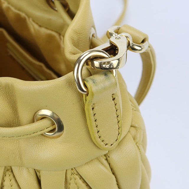 中古良品MIUMIU(OUTLET) ミュウミュウ アウトレット 斜め掛け ショルダーバッグ 5BE014 マテラッセ レディース イエロー miu miu（ミュウミュウ） 中古 斜め掛け ショルダーバッグ レディース