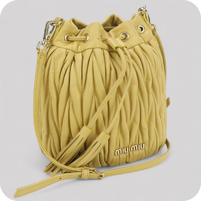 miumiu ビジュー　ショルダーバッグ　クラッチ　バッグ　イエロー 中古・古着通販】MIU MIU (ミュウミュウ) ショルダーバッグ イエロー