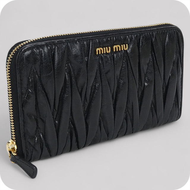 MIU MIU ミュウミュウ 折り財布　ラウンドジップ　マテラッセ　ネイビー miu miu（ミュウミュウ） 中古 長財布ラウンドファスナー レディース