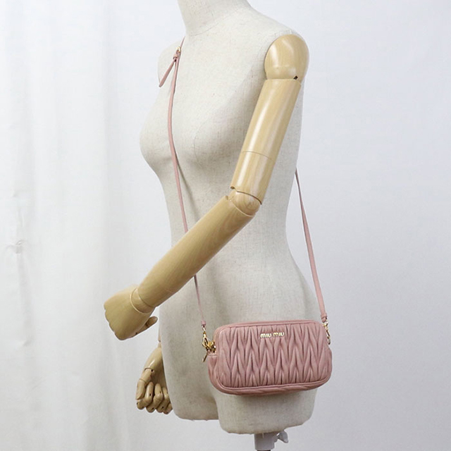 miu miu（ミュウミュウ） 中古 ショルダーバッグ レディース ブランド