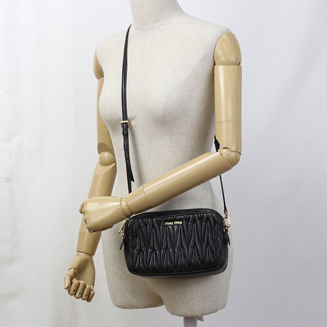 miu miu（ミュウミュウ） 中古 斜め掛け ショルダーバッグ レディース