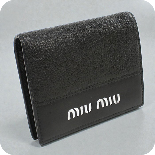miu miu（ミュウミュウ） 中古 二つ折り財布 コンパクト レディース