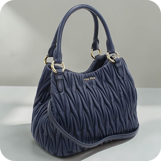 MIU MIU ネイビー本革トートバッグ miu miu（ミュウミュウ） 中古 トートバッグ レディース ブランド