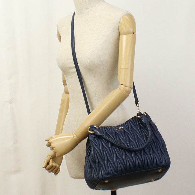 miu miu トートバッグ　ネイビー miu miu（ミュウミュウ） 中古 トートバッグ レディース ブランド