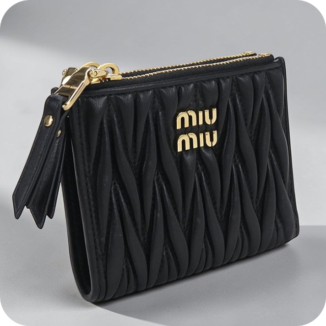 miu miu（ミュウミュウ） 中古 二つ折り財布 二折財布 レディース