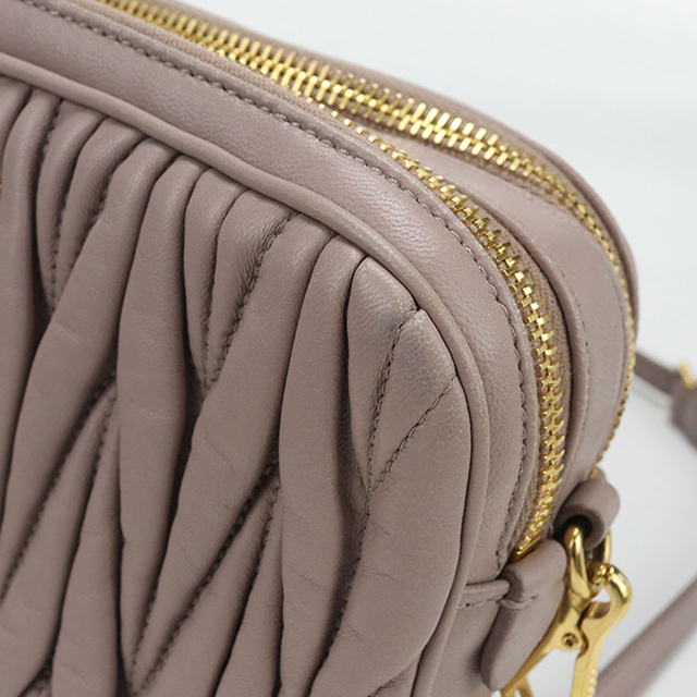 miu miu（ミュウミュウ） 中古 ショルダーバッグ レディース ブランド