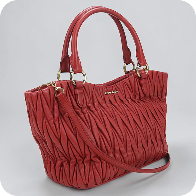miumiuマテラッセ ハンドバッグ 2WAY レッド 赤 miu miu（ミュウミュウ） 中古 ハンドバッグ レディース ブランド