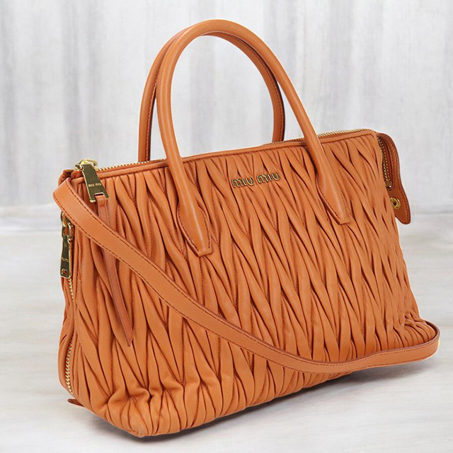 美品miumiu スクエア　トートバッグ　マテラッセ　ショルダーバッグ　ブラウン miu miu（ミュウミュウ） 中古 トートバッグ レディース ブランド