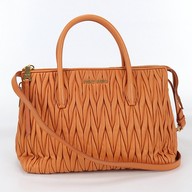 miu miu マテラッセ 2way ショルダー・ハンドバッグ（オレンジ） miu miu（ミュウミュウ） 中古 トートバッグ レディース ブランド