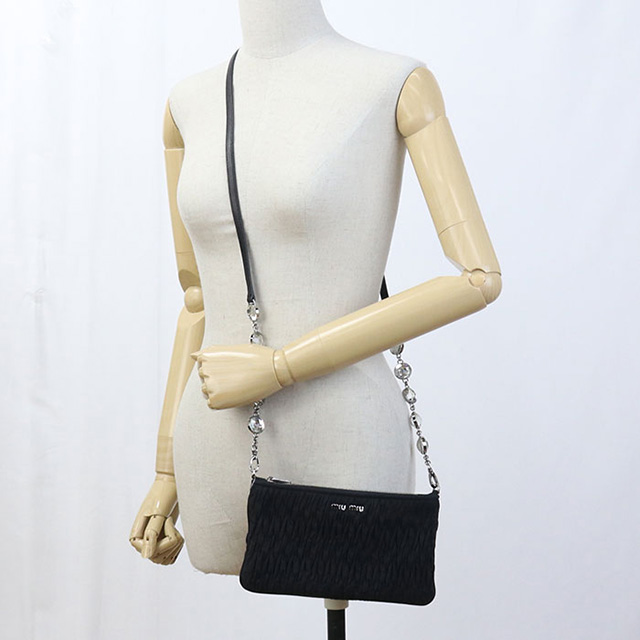 miu miu（ミュウミュウ） 中古 斜め掛け ショルダーバッグ レディース