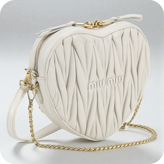 miu miu（ミュウミュウ） 中古 斜め掛け ショルダーバッグ レディース