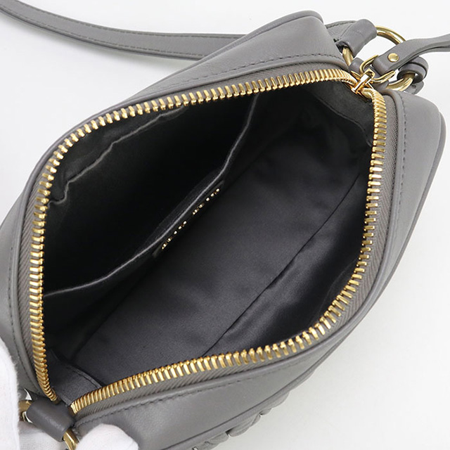 miu miu（ミュウミュウ） 中古 斜め掛け ショルダーバッグ レディース