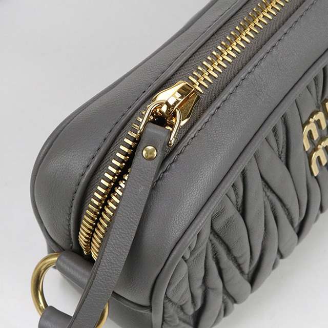 miu miu（ミュウミュウ） 中古 斜め掛け ショルダーバッグ レディース