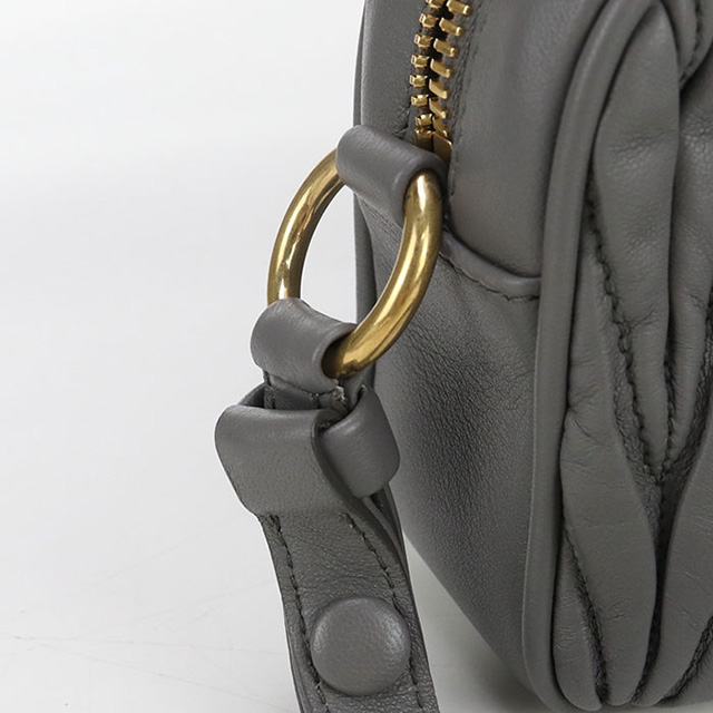 miu miu（ミュウミュウ） 中古 斜め掛け ショルダーバッグ レディース