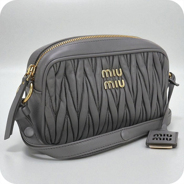 miu miu（ミュウミュウ） 中古 斜め掛け ショルダーバッグ レディース
