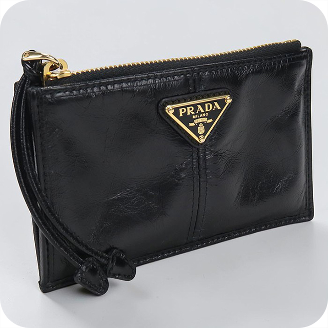 ほぼ未使用品　箱・カード付き　PRADA プラダ　小銭入れ　ケース　黒 PRADA（プラダ） 中古 コインケース コンパクト レディース ブランド