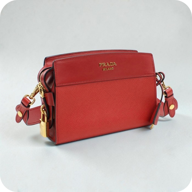 PRADA（プラダ） 中古 斜め掛け ショルダーバッグ レディース ブランド