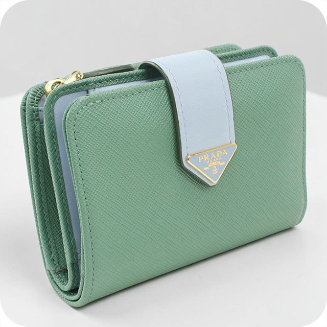 PRADA グリーン サフィアーノレザー 二つ折り財布 PRADA（プラダ） 中古 二つ折り財布 二折財布 レディース ブランド