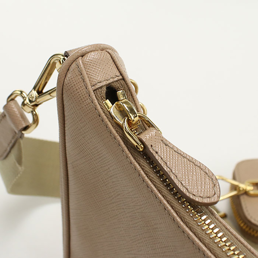 PRADA（プラダ） 中古 斜め掛け ショルダーバッグ レディース ブランド