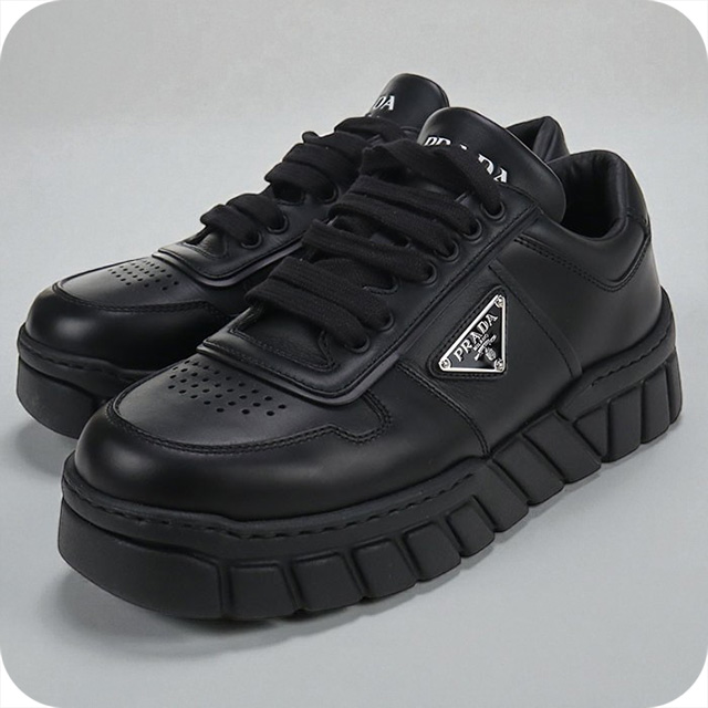 最終価格:美品:PRADA レザー デカ ロゴ スニーカー ブラック PRADA (プラダ) レザー×Re-Nylon エナメルメタルロゴ ハイトップ